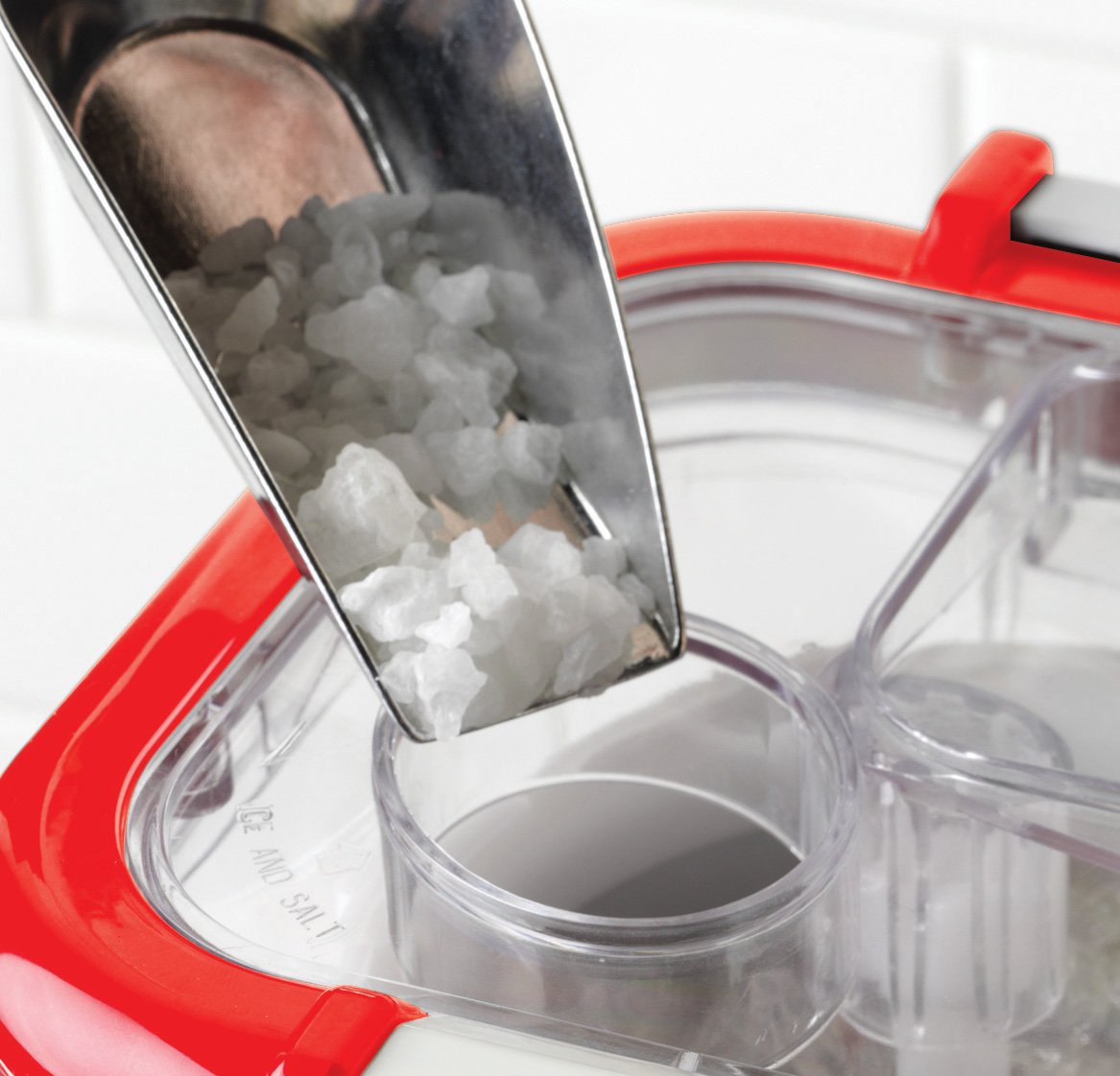 Frozen Drink Maker and Margarita Machine for Home - 32-Ounce Slushy Maker with Stainless Steel Flow Spout - Easy to Clean and Double Insulated - Retro Red